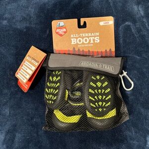 Arcadia Trail All-Terrain Boots Includes 4 Dog Boots/ NEW Size L